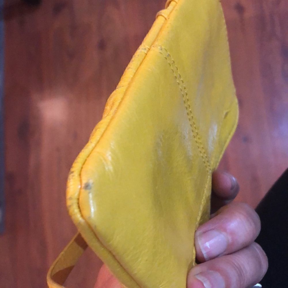 HOBO Genuine leather yellow wristlet wallet - Picture 10 of 11
